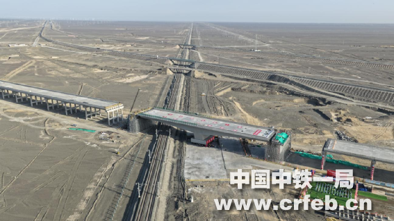 百里風區舞“芭蕾”  新疆高速公路上跨徑...