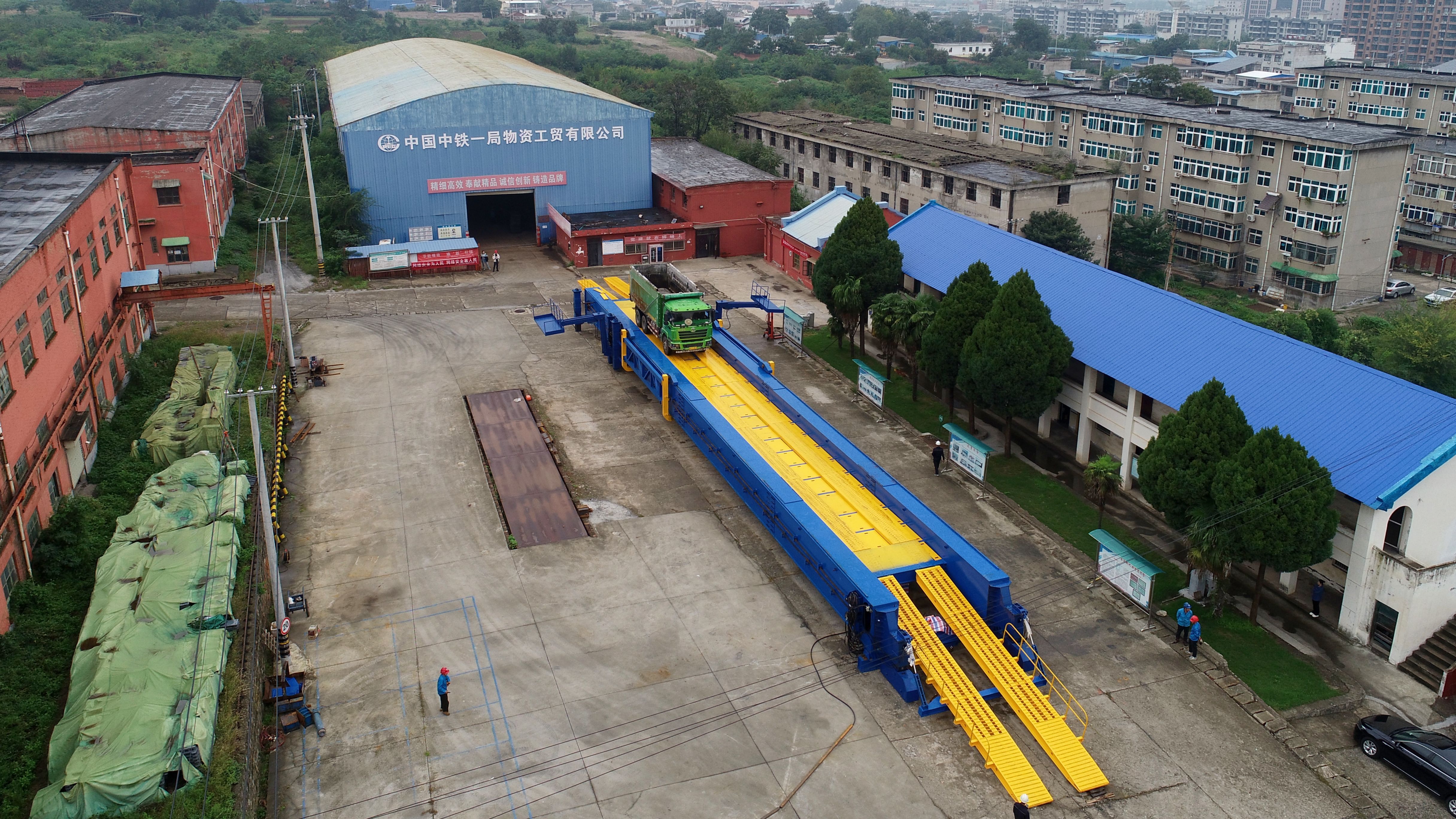 公司自主研發(fā)設(shè)計(jì)的首臺(tái)全液壓智...